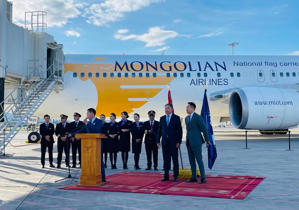 МИАТ ТӨХК JU-1021 агаарын хөлгөө өмчлөлдөө хүлээн авлаа