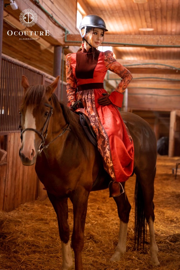 ФОТО: O Couture Mongolian Fashion Brand наадмын гоёлын загваруудаа танилцууллаа