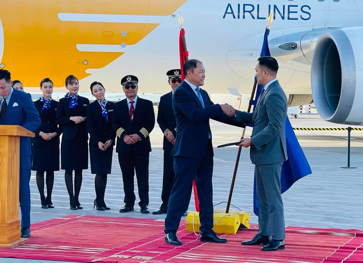 МИАТ ТӨХК JU-1021 агаарын хөлгөө өмчлөлдөө хүлээн авлаа